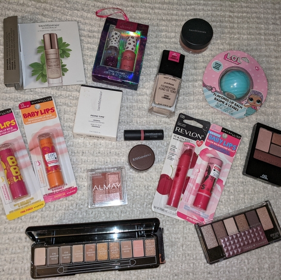 Makeup Bundle - Picture 3 of 12